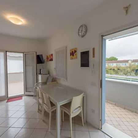 Lovely Flat With Modern Furnishings - Beahost